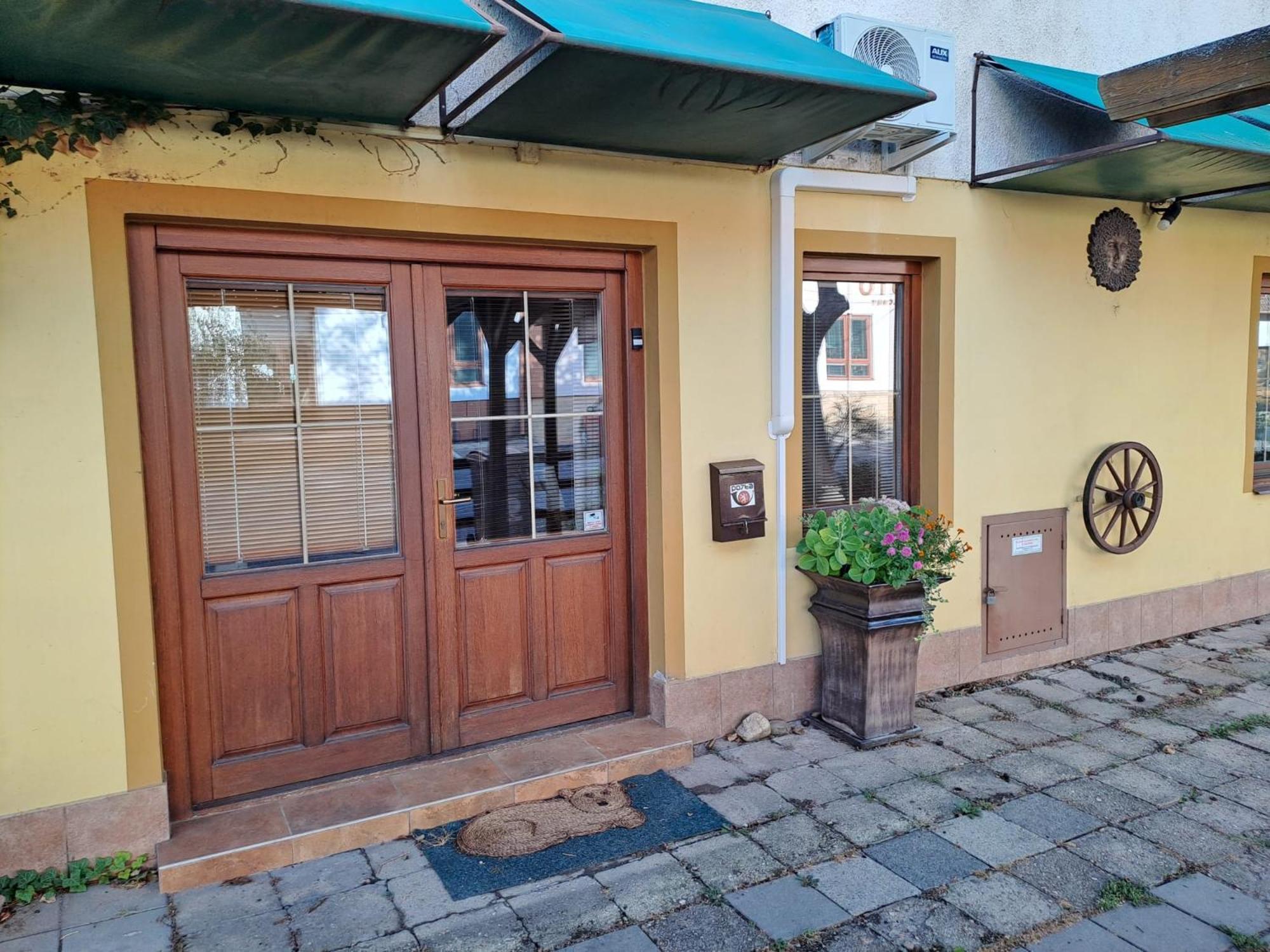 Apartman Romana Postorna Екстериор снимка